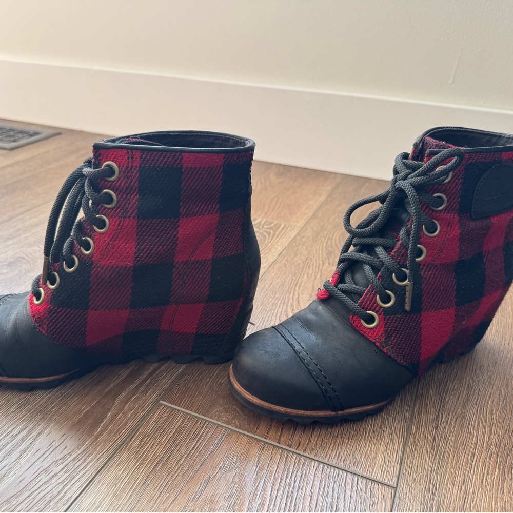 Women’s Sorel PDX Buffalo Plaid Wedge Boot size 8